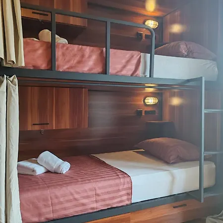 Hostel Pulp Fiction *