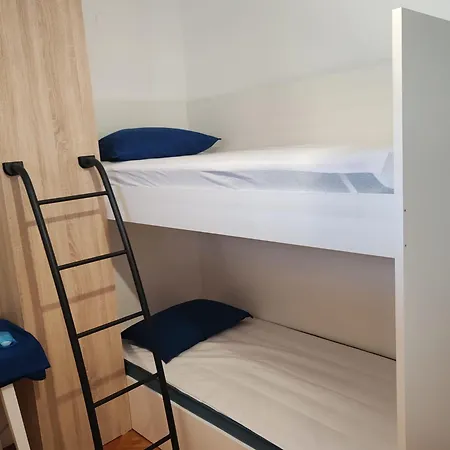 Hostel Pulp Fiction *